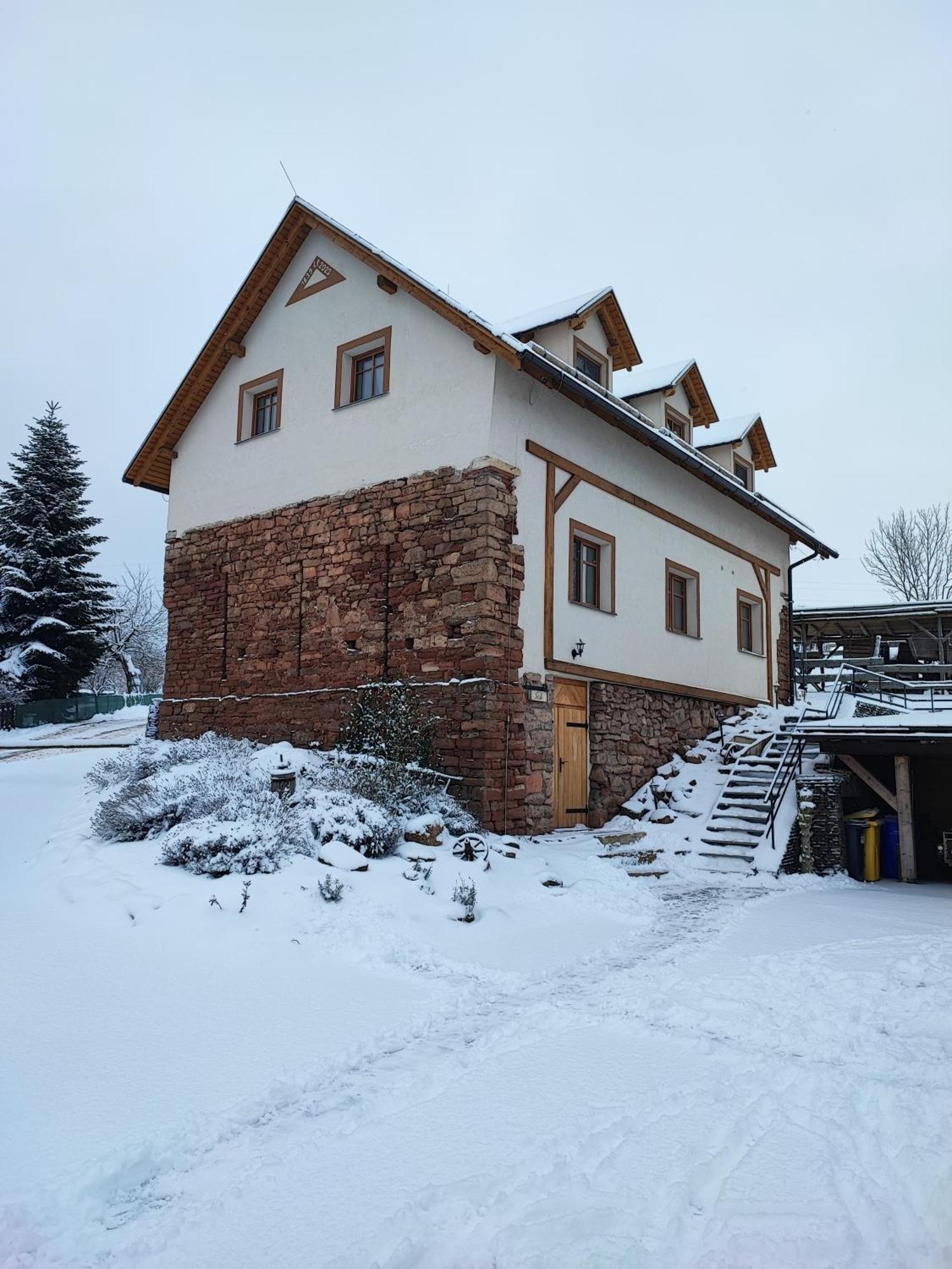 Apartman Na Statku Червены-Костелец Экстерьер фото